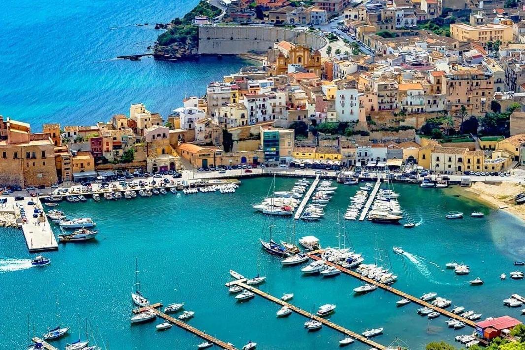 Hotel Domus Federiciana Castellammare del Golfo Exterior foto